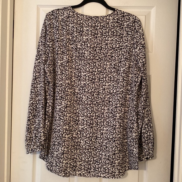 Black and white long sleeve tunic like new condition maybe worn once size XL - Picture 8 of 9